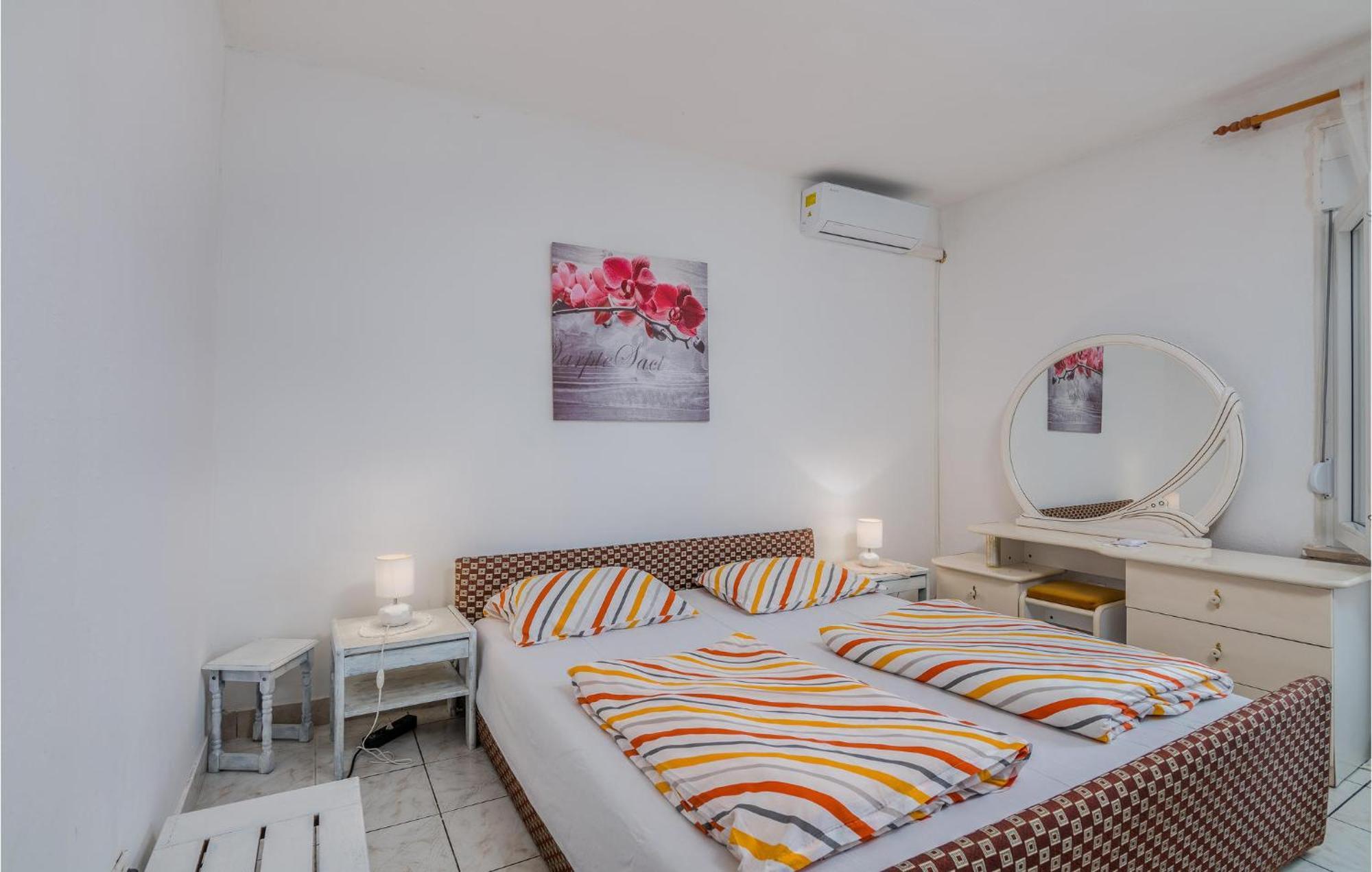 Lovely Apartment In Stara Baska 1 With Kitchen Экстерьер фото